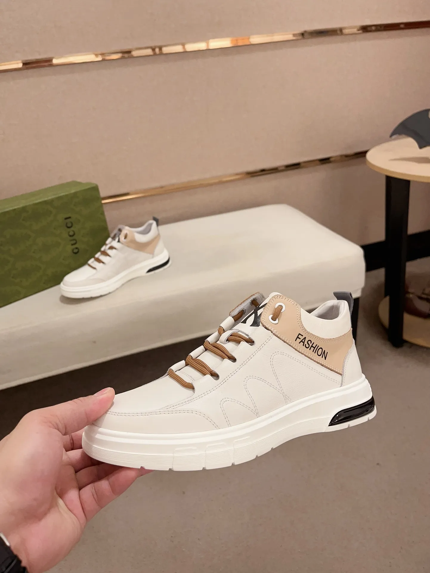 Men's shoes 💰 440 💰 High-quality new high-top GUCCI counters are on the market at the same time. The new men's shoes, 😘fabrics are selected imported cowhide, lining: sheepskin lining. 👍🏿 High-end ☄️ air-cushion molded anti-slip rubber outsole, exquisite lines, simple and elegant, comfortable and high-end for leisure travel. Code number: 38 to 44 (45 can be customized and cannot be returned or exchanged)
